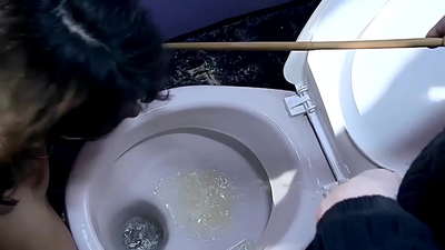 My pragtige privaat seksslaaf Melanie Memphis. Sy is my gunsteling slaaf, sy lyk onskuldig, jonk, hou van anale seks, rolspel, en ek kan haar gebruik wanneer ek wil. Deel 1.